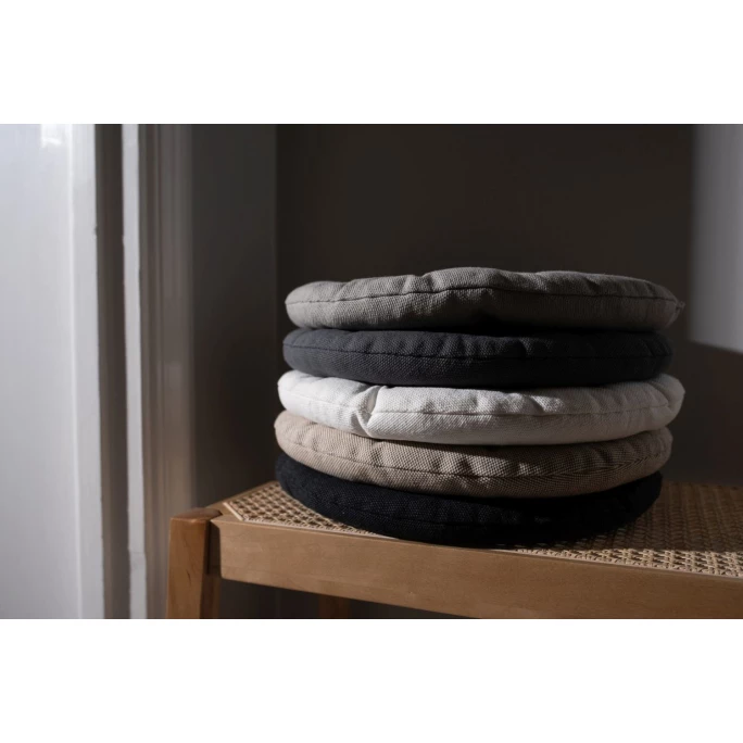 Linum PEPPER Sitzkissen Rund - Ø 37 Cm - Höhe 3 Cm - Weiss I01 6 Linum PEPPER Sitzkissen Rund - Ø 37 Cm - Höhe 3 Cm - Weiss I01 - Image 4