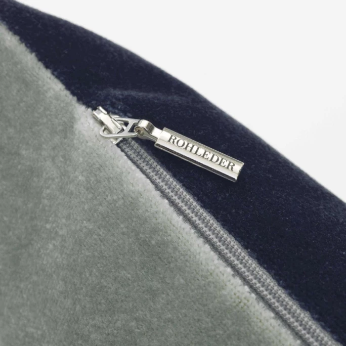 Rohleder Home Collection Rohleder Home Edward Van Vliet Geisha Cloud Kissen Mit Füllung - 60x40x5 Cm - Silber-dunkelblau 6 Rohleder Home Collection Rohleder Home Edward Van Vliet Geisha Cloud Kissen Mit Füllung - 60x40x5 Cm - Silber-dunkelblau - Image 4